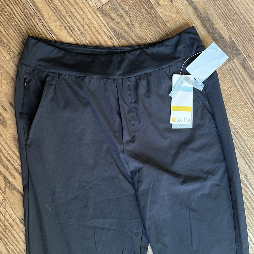 Zella all day lightweight jogger zip pocket
Elastic waist black size small NWT - Picture 2 of 9